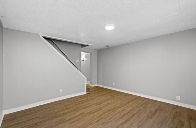 Building Photo - 2701-2703 Oakley Way (Full Service)