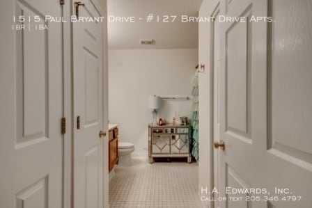 Building Photo - 1515 Paul Bryant Dr