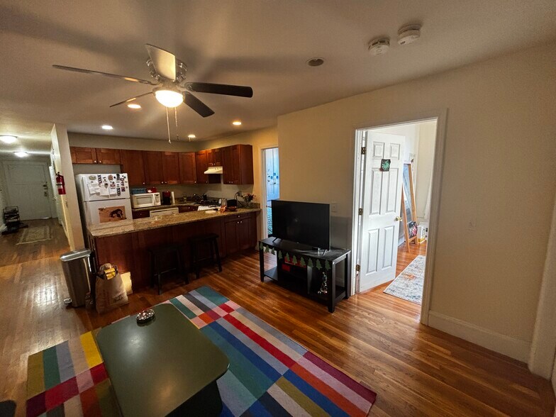 Building Photo - 66 Egmont St