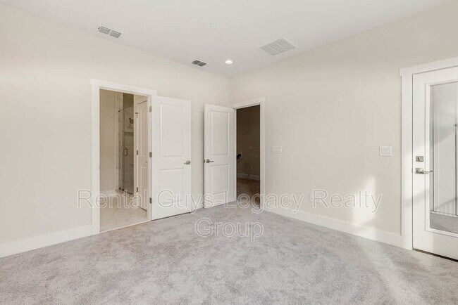 Building Photo - 24 Seaport Ln