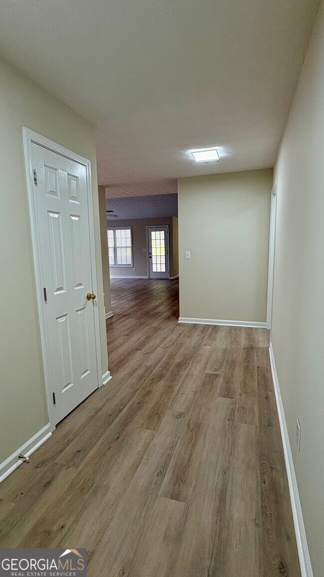 Building Photo - 2336 Pettit Dr