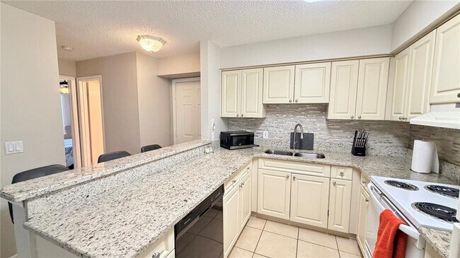 Building Photo - 9481 Highland Oak Dr