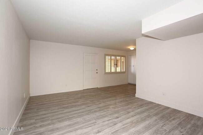 Building Photo - 4950 N Miller Rd