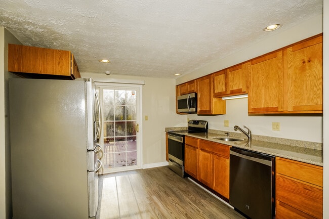 Building Photo - 735 Shady Creek Dr