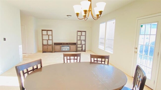 Building Photo - 607 Screech Owl Dr