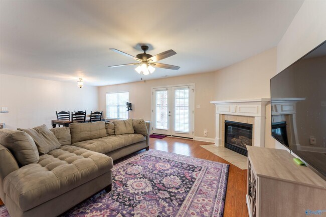 Building Photo - 2524 Oak Pl Dr SE