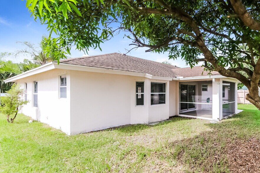 Building Photo - 116 Brook Woode Ave