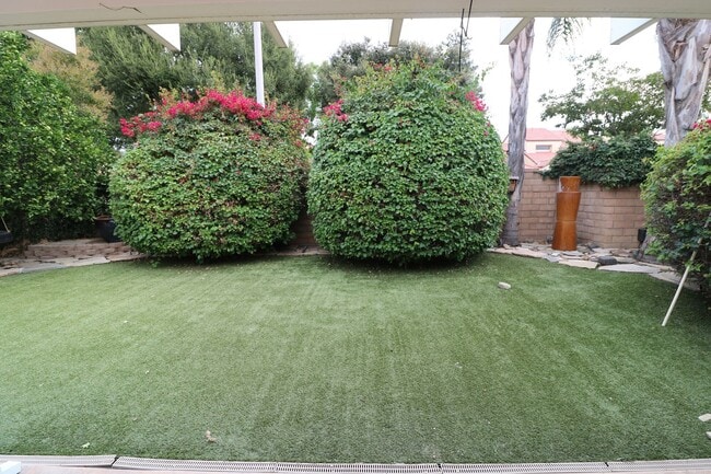 Building Photo - Gorgeous 2/Bed, 2/Bath Home in Simi Valley!