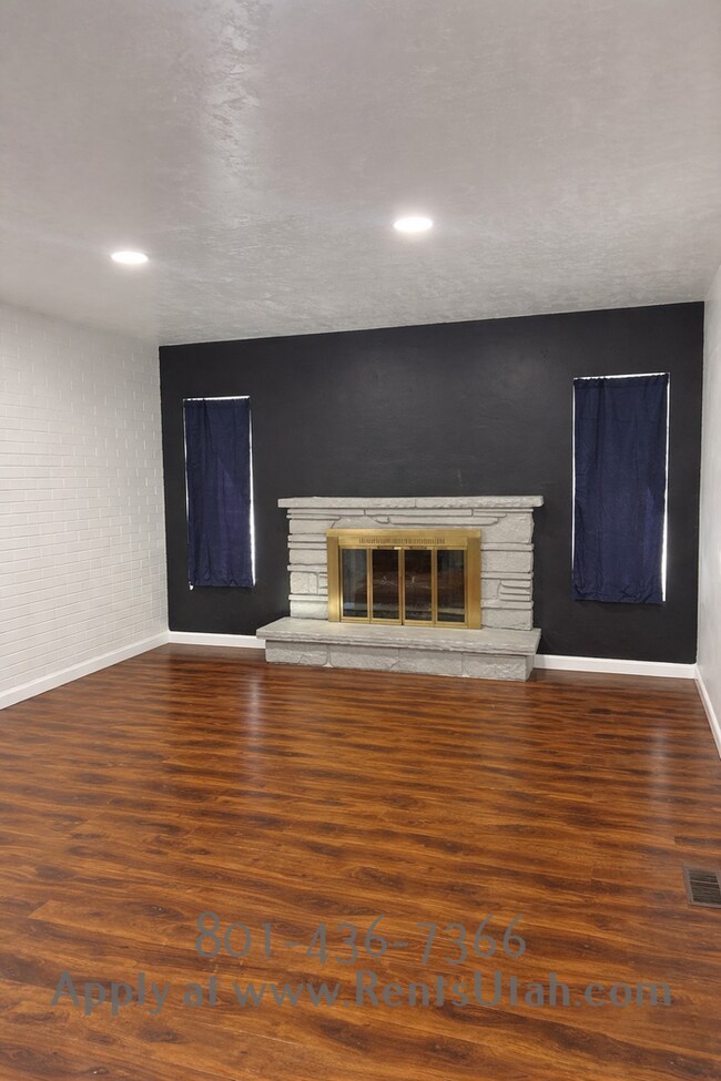 Building Photo - Provo Townhome