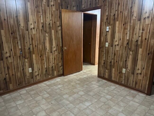 Building Photo - 85 Wilson St