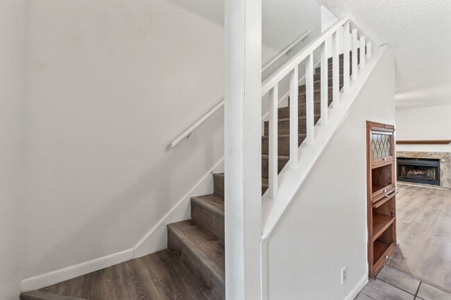 Building Photo - Bright and Inviting 3-Bedroom with Private...