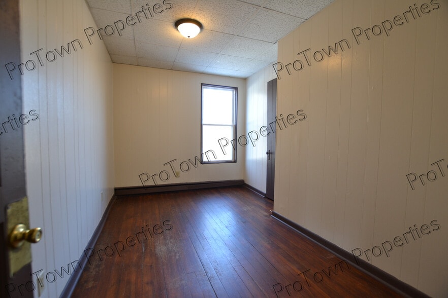 Building Photo - 258 Western Ave