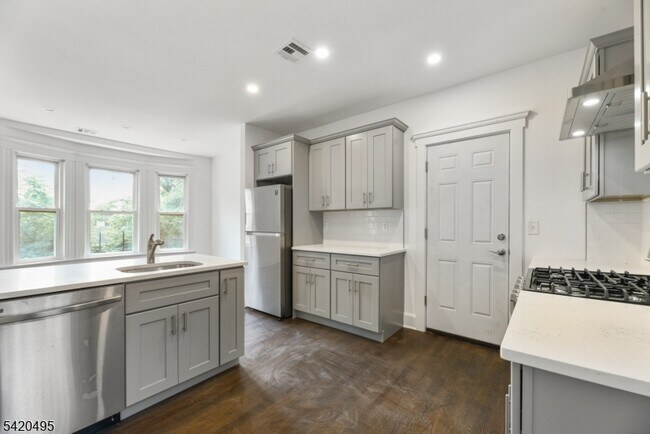 Building Photo - 67 Dunnell Rd