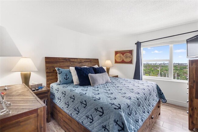 Building Photo - 1750 Benjamin Franklin Dr