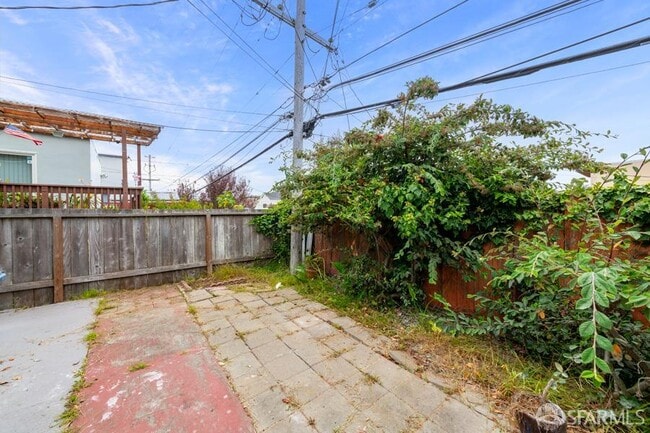 Building Photo - 85 Dorchester Dr