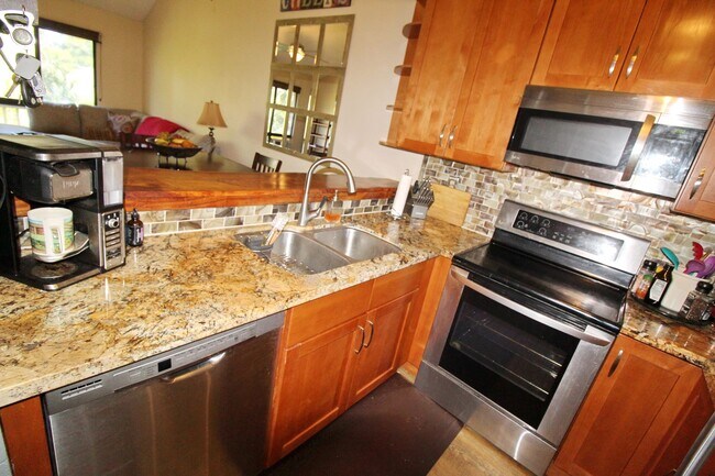 Building Photo - Haleakala Gardens – Top-Floor Furnished 2BR/2BA -A Couple Blocks from the Beach