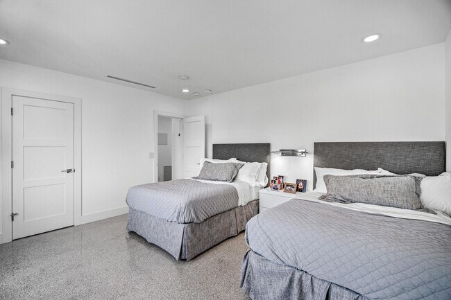 Building Photo - 120 N Ocean Blvd