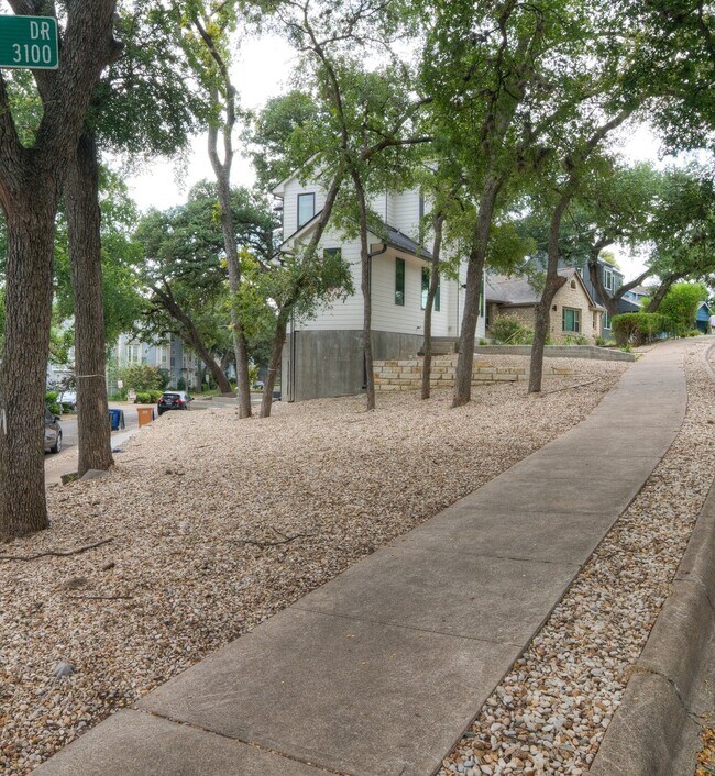 Building Photo - 3111 Walling Dr