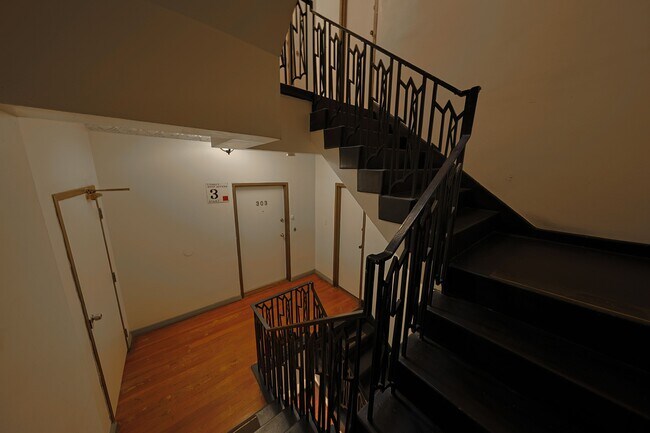 Building Photo - 1314 Hayworth Ave