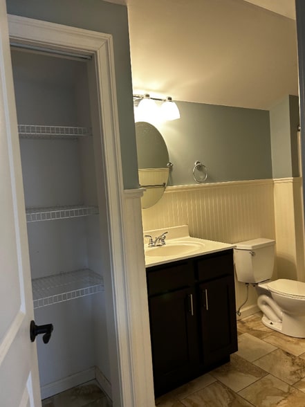 Building Photo - 970 Ridge Ave