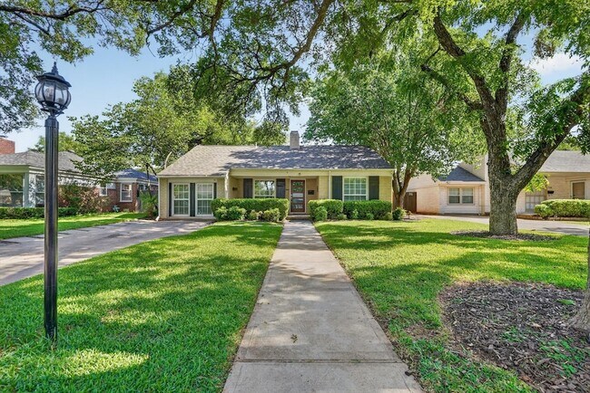 Building Photo - 6312 Malvey Ave