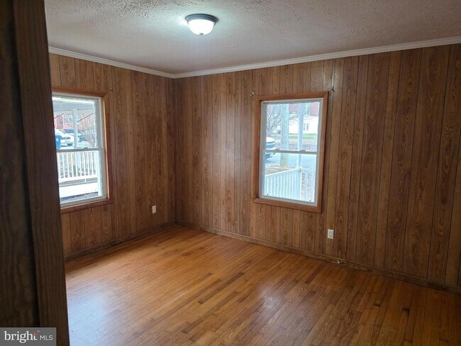 Building Photo - 239 Belleview Ave