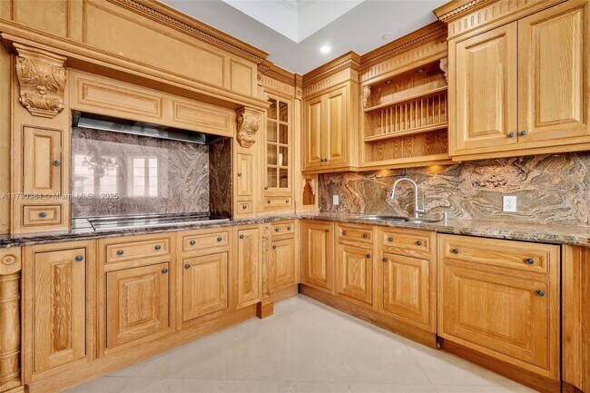 Building Photo - 7154 Fisher Island Dr