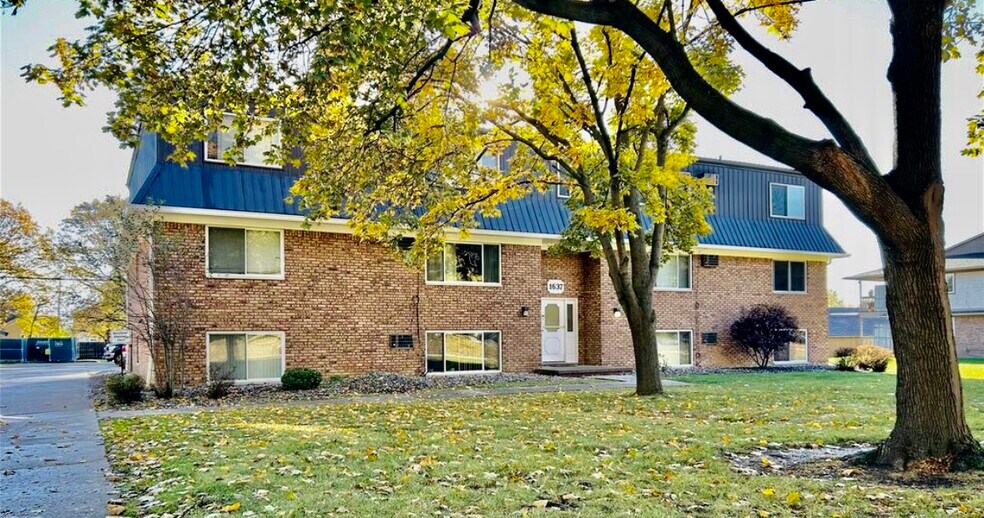 Building Photo - 1637 S Riverside Ave