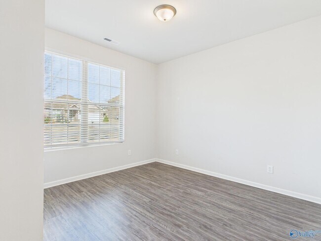 Building Photo - 149 Fernhill Dr NW