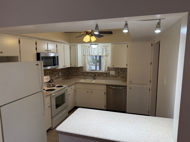 Building Photo - 3931 Panola Ln