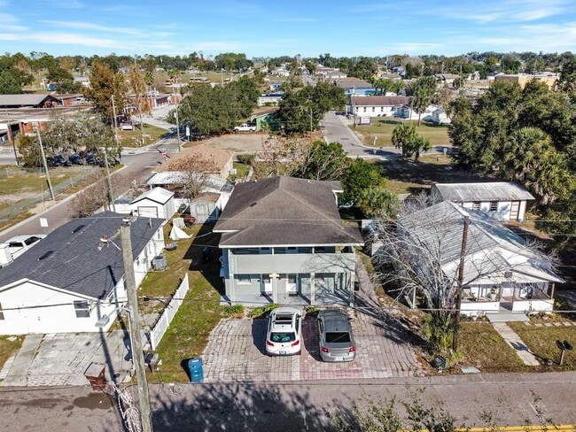 Building Photo - 1002 Avenue E