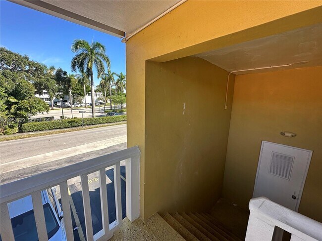 Building Photo - 2536 Van Buren St