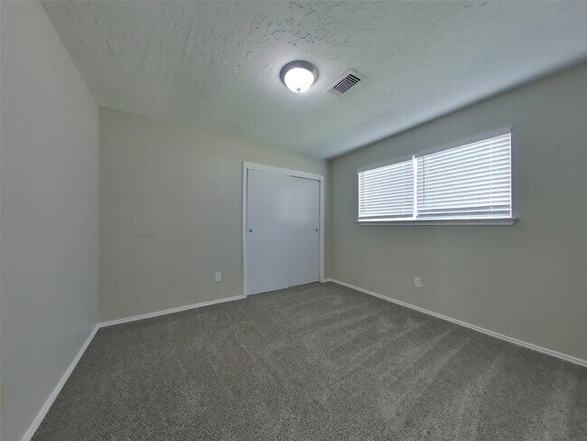 Building Photo - 6922 Clee Ln