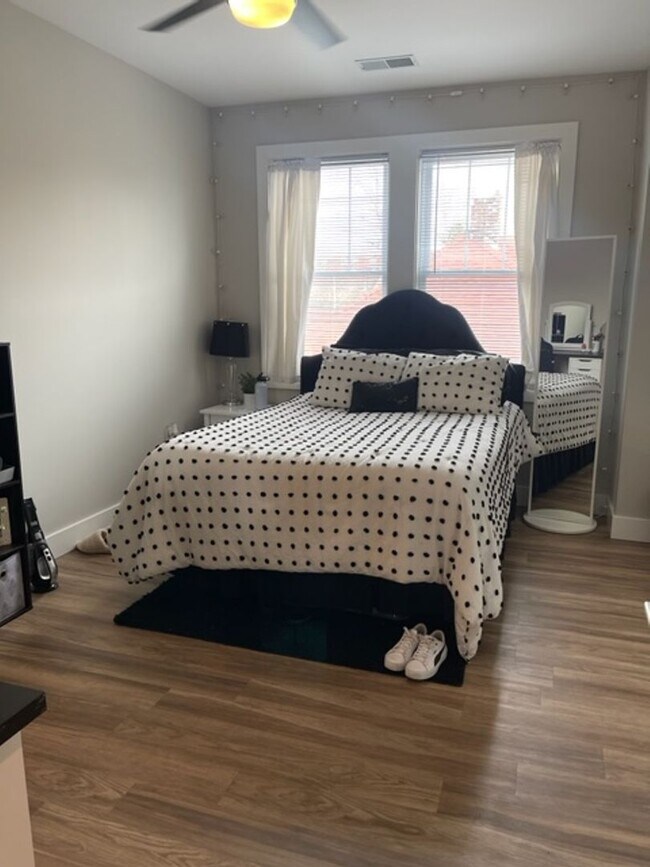 Interior Photo - 426 E. 10th