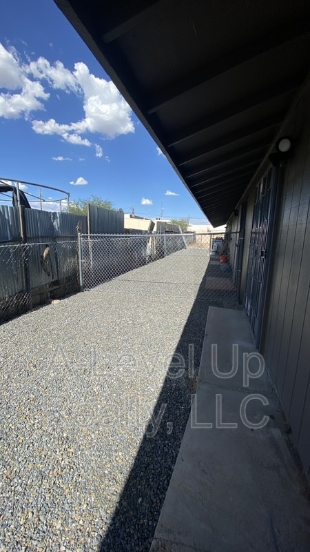 Building Photo - 1025 S Santa Rita Ave