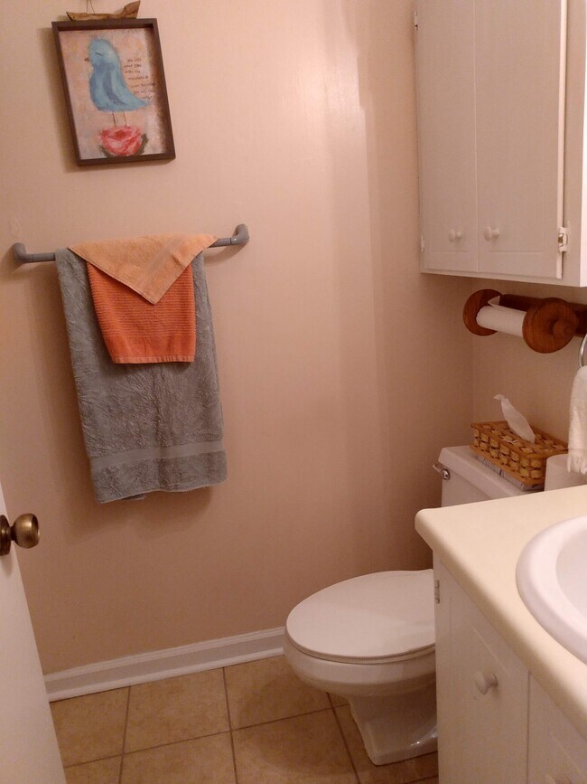 Building Photo - 103 Colebrook Ct