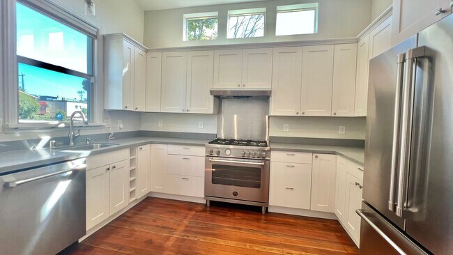 Building Photo - 696-694-29th