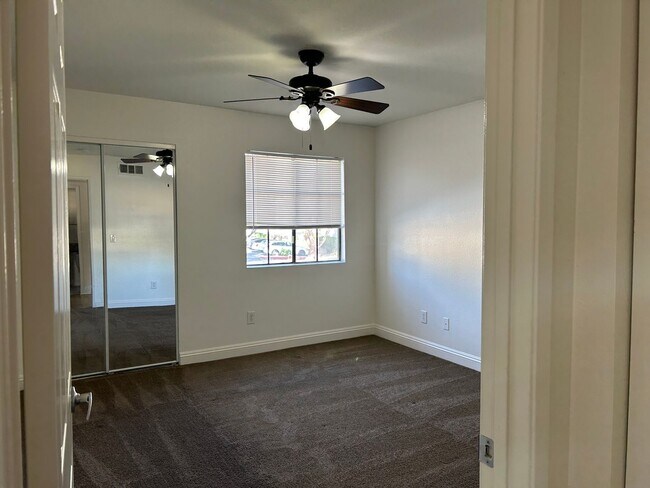 Building Photo - One bedroom condo