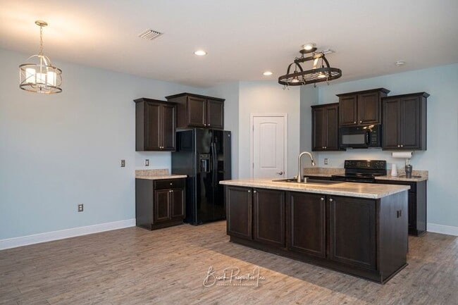 Building Photo - 8753 Bradfield Dr