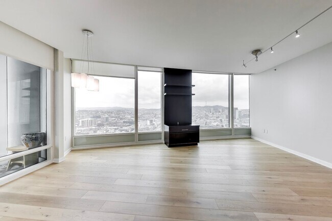 Building Photo - Luxury High-Rise Living | Stunning Bay Bridge Views from the 31st Floor