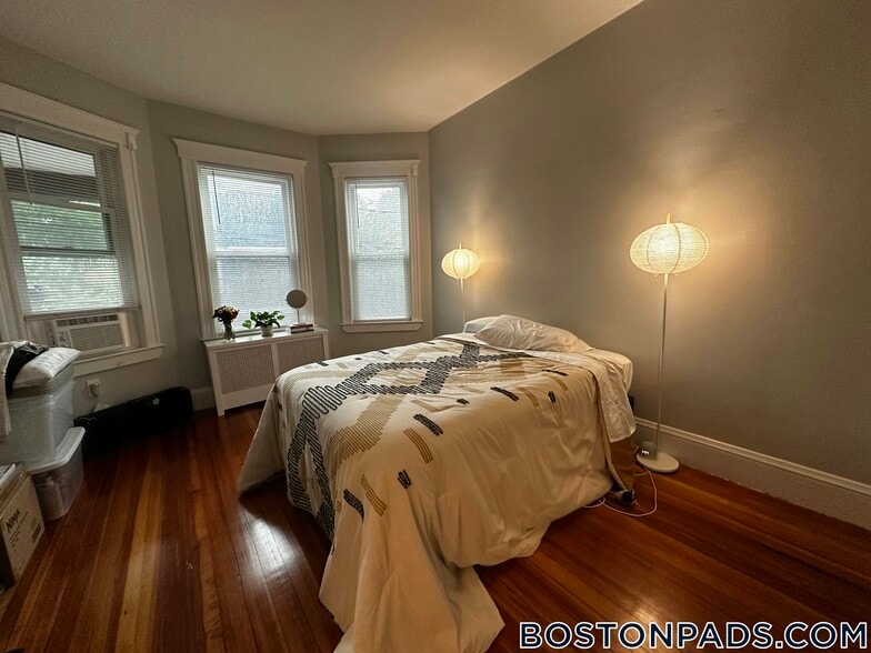 Building Photo - 108 Callender St