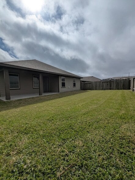 Building Photo - 3518 Windham Way