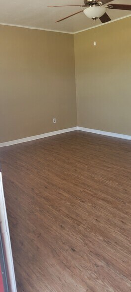 Building Photo - 304 E Carpenter Ave