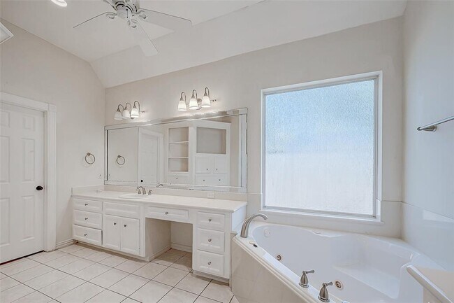 Building Photo - 16002 Castletown Park Ct