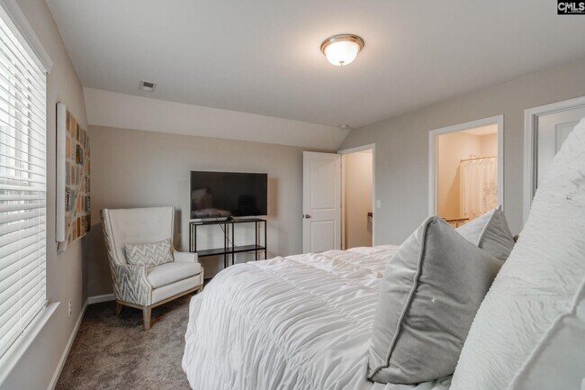 Building Photo - 1453 Ardennes Dr