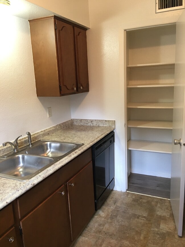 Building Photo - 2902 Airport Rd