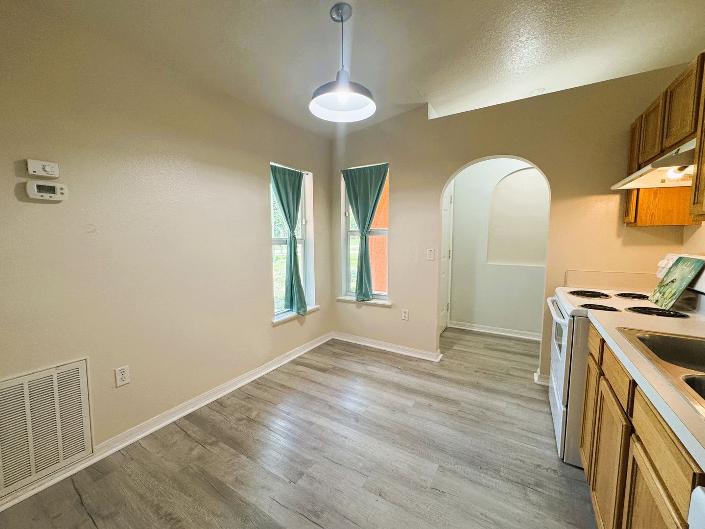 Building Photo - Your Dream Home Awaits in North Port!