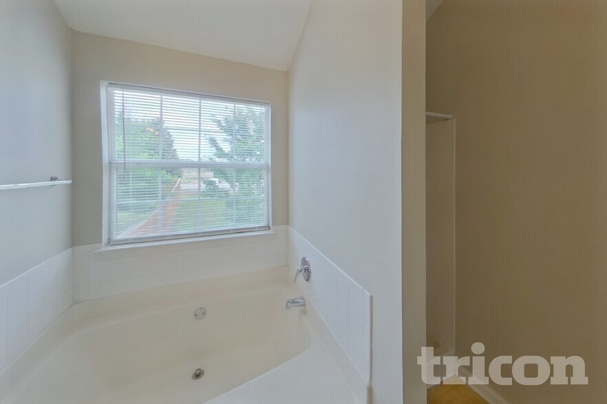 Building Photo - 2435 Cornell Cir