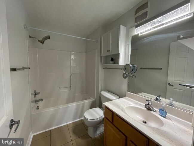 Building Photo - 501 Garrison Woods Dr