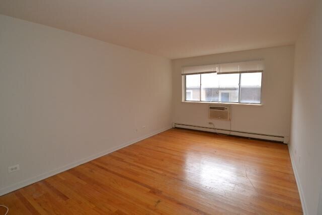 Building Photo - 535 W Aldine Ave